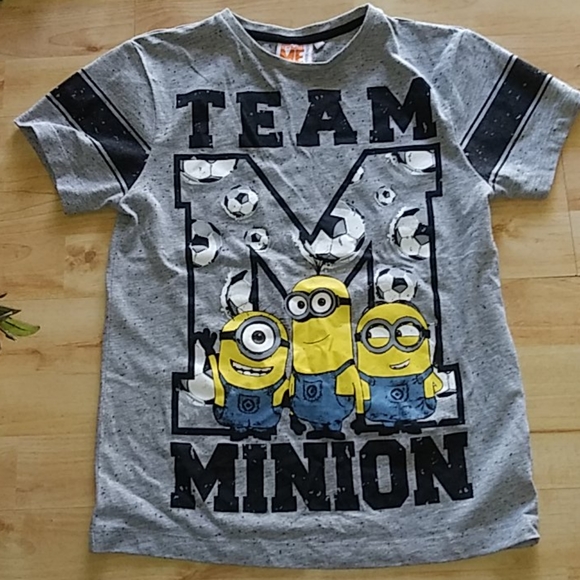 Universal Other - MINIONS boy T-shirt Size. 8/10